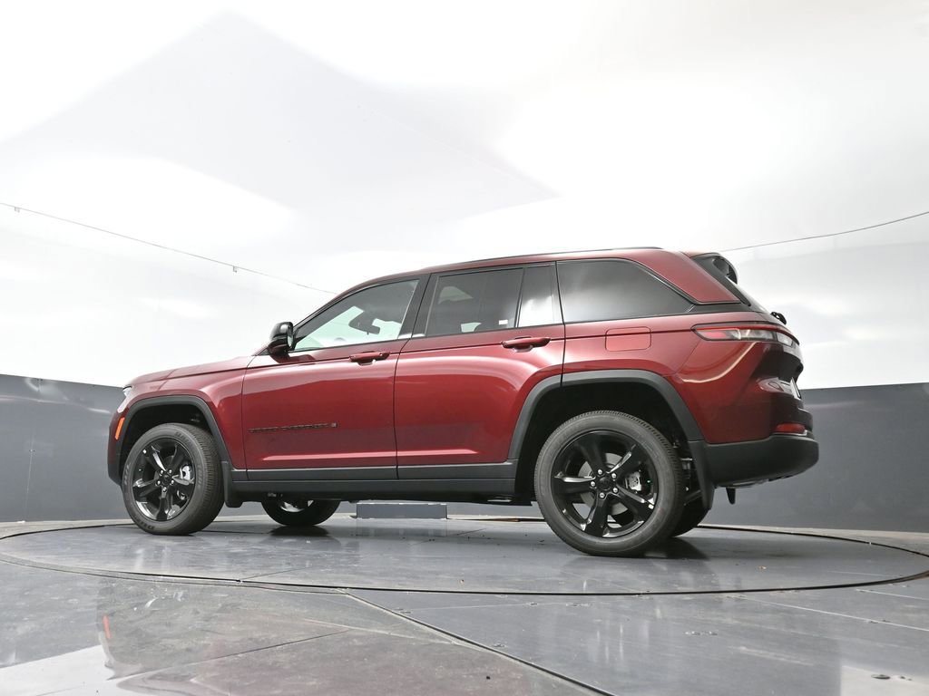 New 2025 Jeep Grand Cherokee Altitude w/ Trailer Tow Package image 41