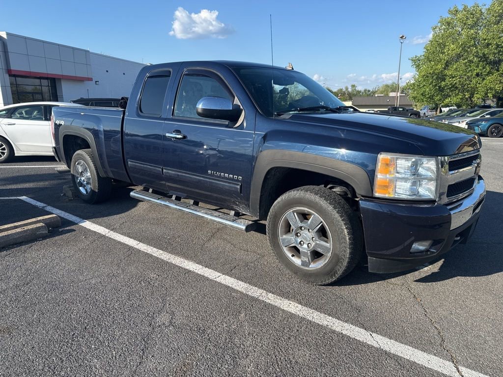 Used 2011 Chevrolet Silverado 1500 LT w/ All-Star Edition AWD/4WD image 2