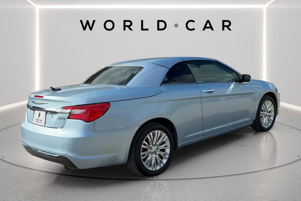 Used 2013 Chrysler 200 Limited FWD image 10
