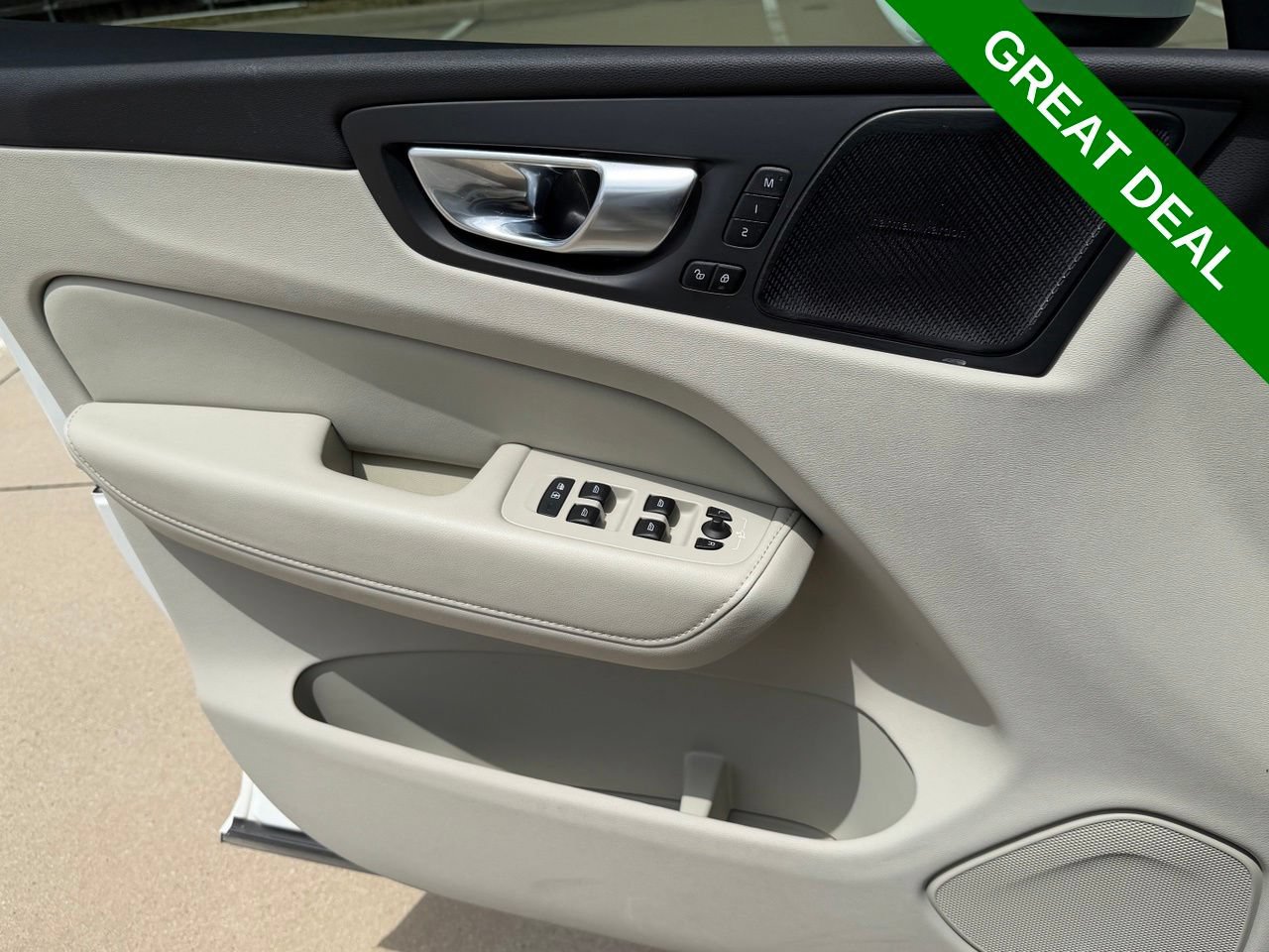 Used 2022 Volvo XC60 T8 Inscription AWD/4WD image 25