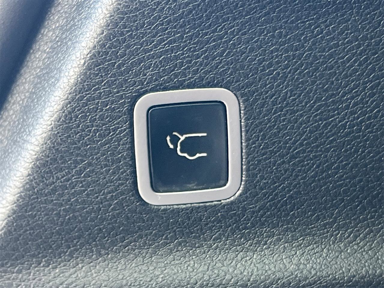 Used 2018 Chrysler Pacifica Limited FWD image 23