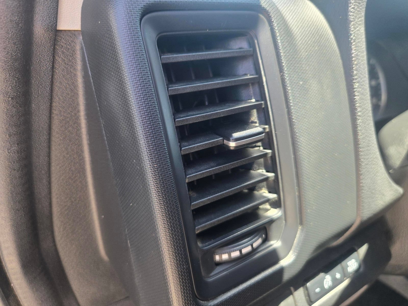 Used 2023 Nissan Frontier S w/ Technology Package AWD/4WD image 9