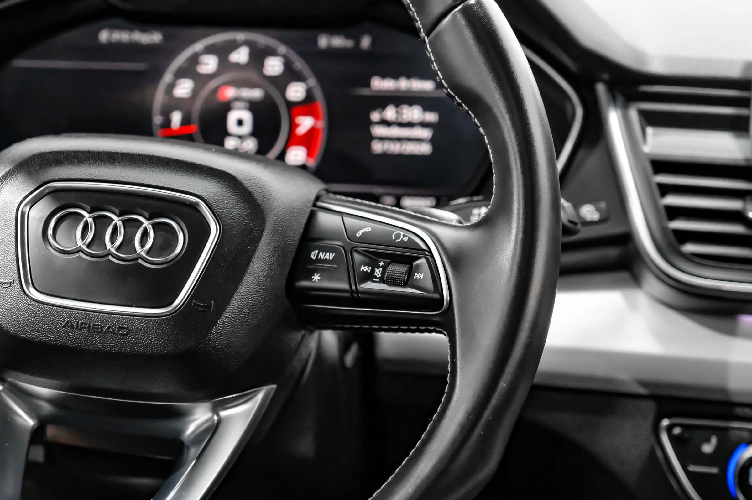 Used 2018 Audi SQ5 Prestige w/ Prestige Package AWD/4WD image 26