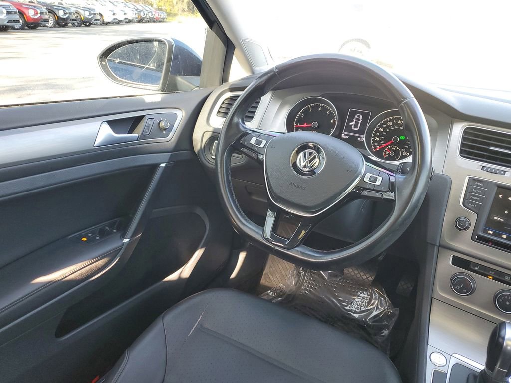 Used 2017 Volkswagen Golf S image 8