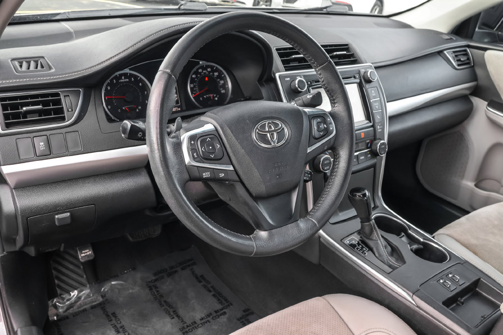 Used 2017 Toyota Camry XSE w/ Moonroof Package FWD image 5