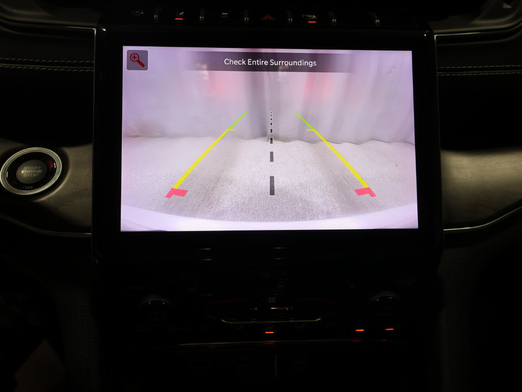 Used 2023 Jeep Grand Cherokee Limited w/ Black Appearance Package AWD/4WD image 26