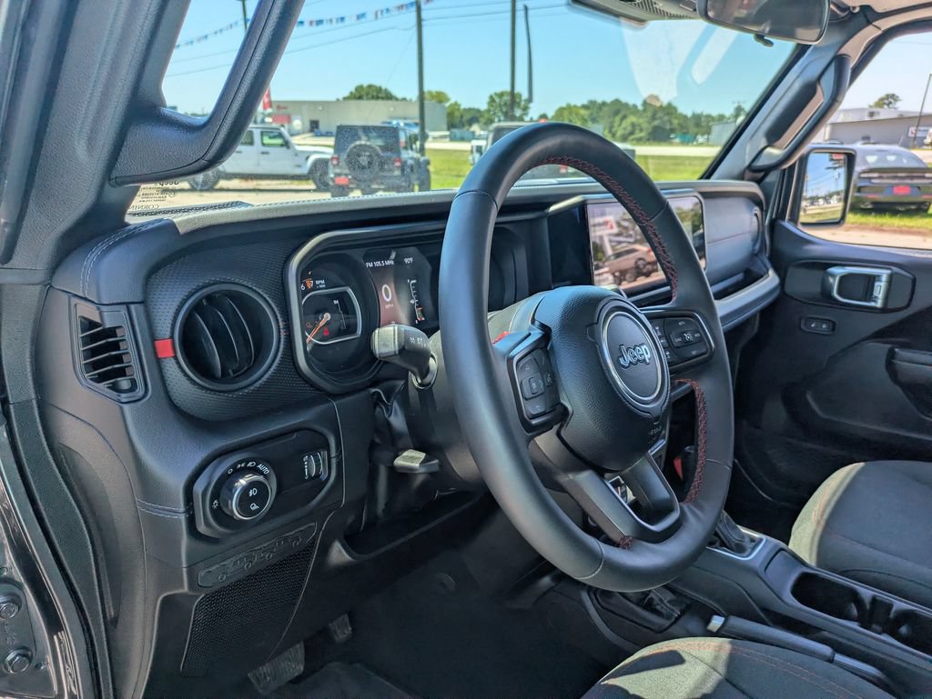Used 2024 Jeep Gladiator Rubicon w/ Safety Group AWD/4WD image 15