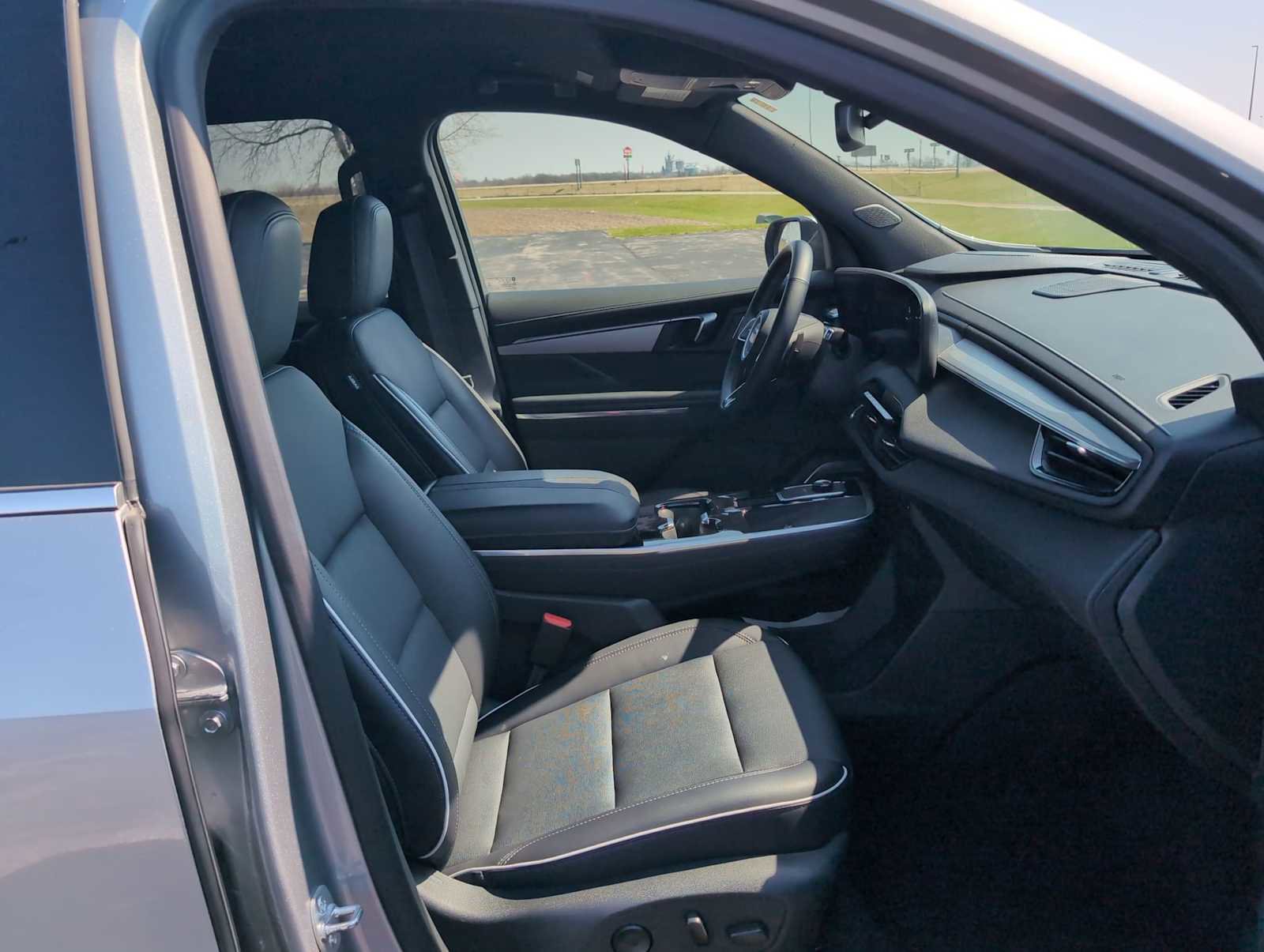 Used 2025 Buick Enclave Preferred image 28