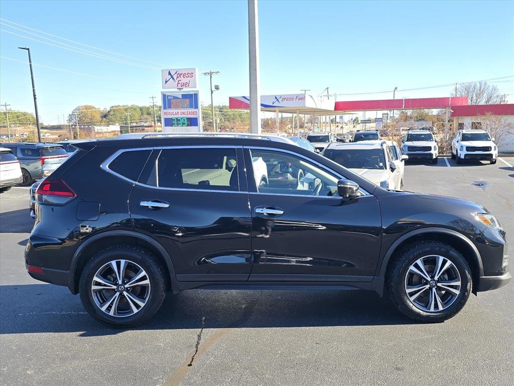 Used 2020 Nissan Rogue SV w/ Premium Package image 2