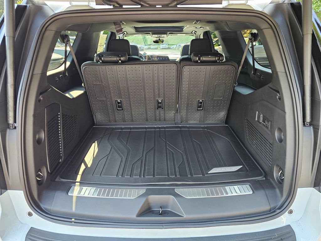 New 2026 Chevrolet Suburban High Country AWD/4WD image 14