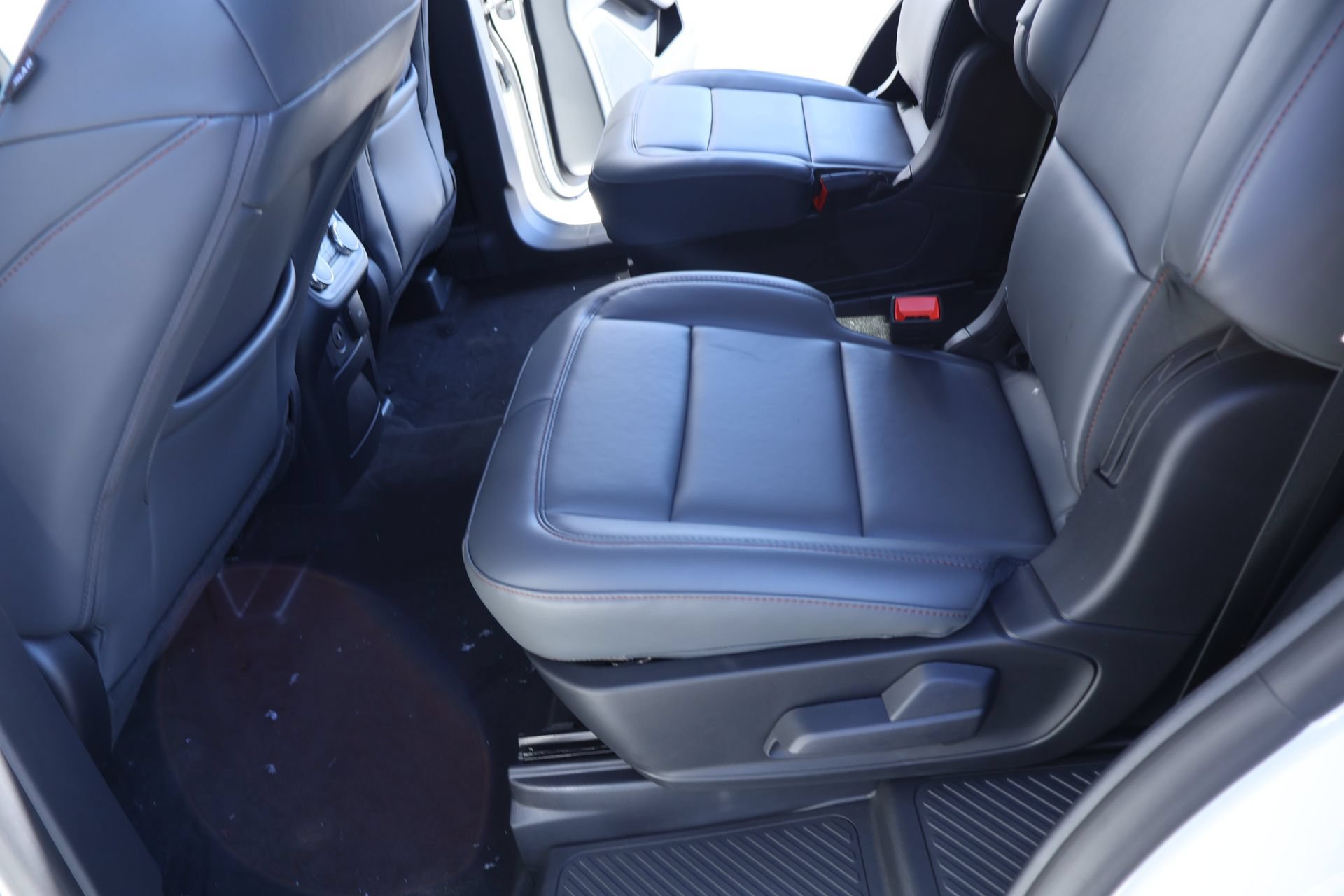 New 2026 Ford Explorer Active w/ Active Comfort Package RWD image 13