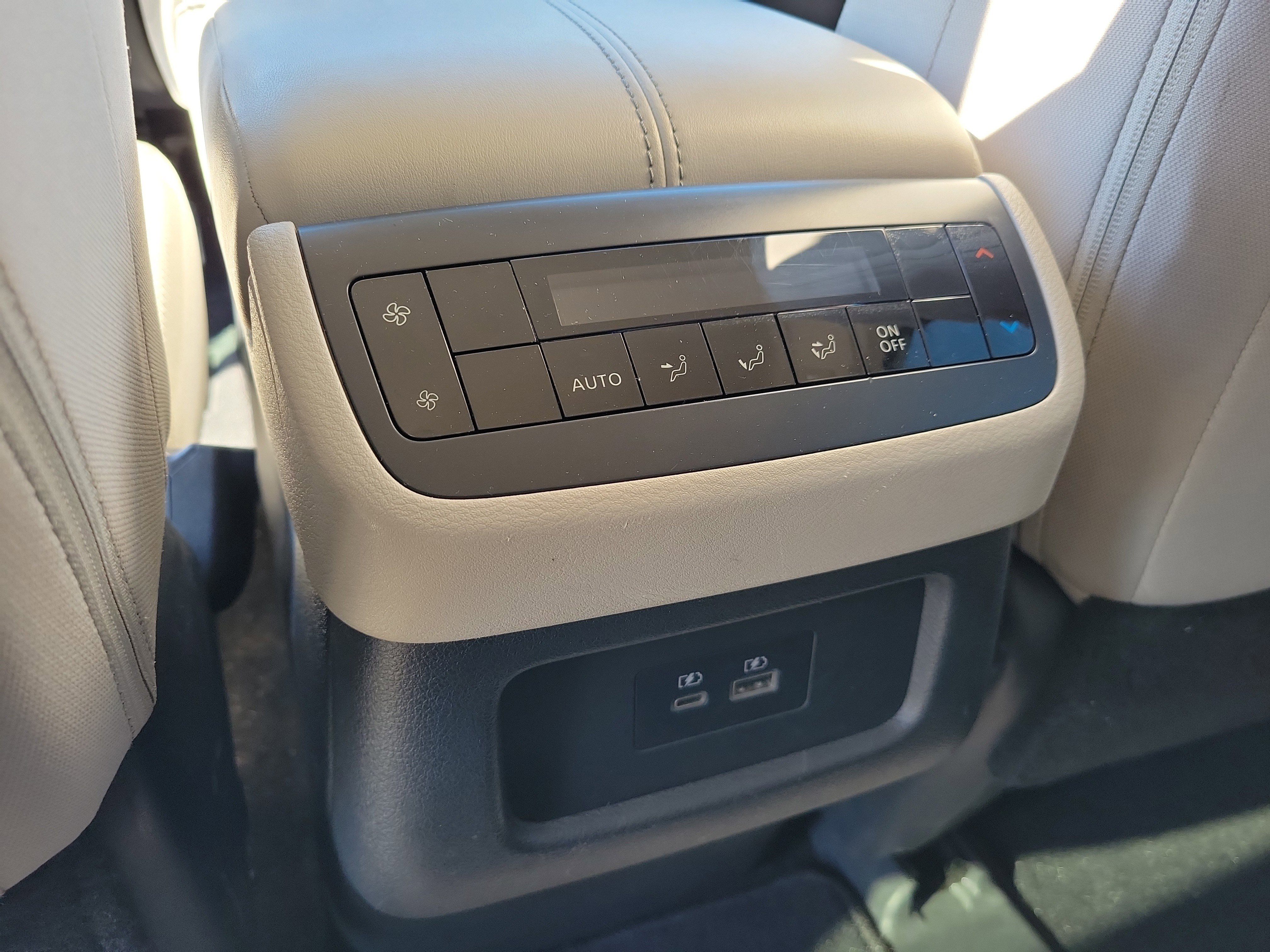 Used 2023 Nissan Pathfinder SV image 19