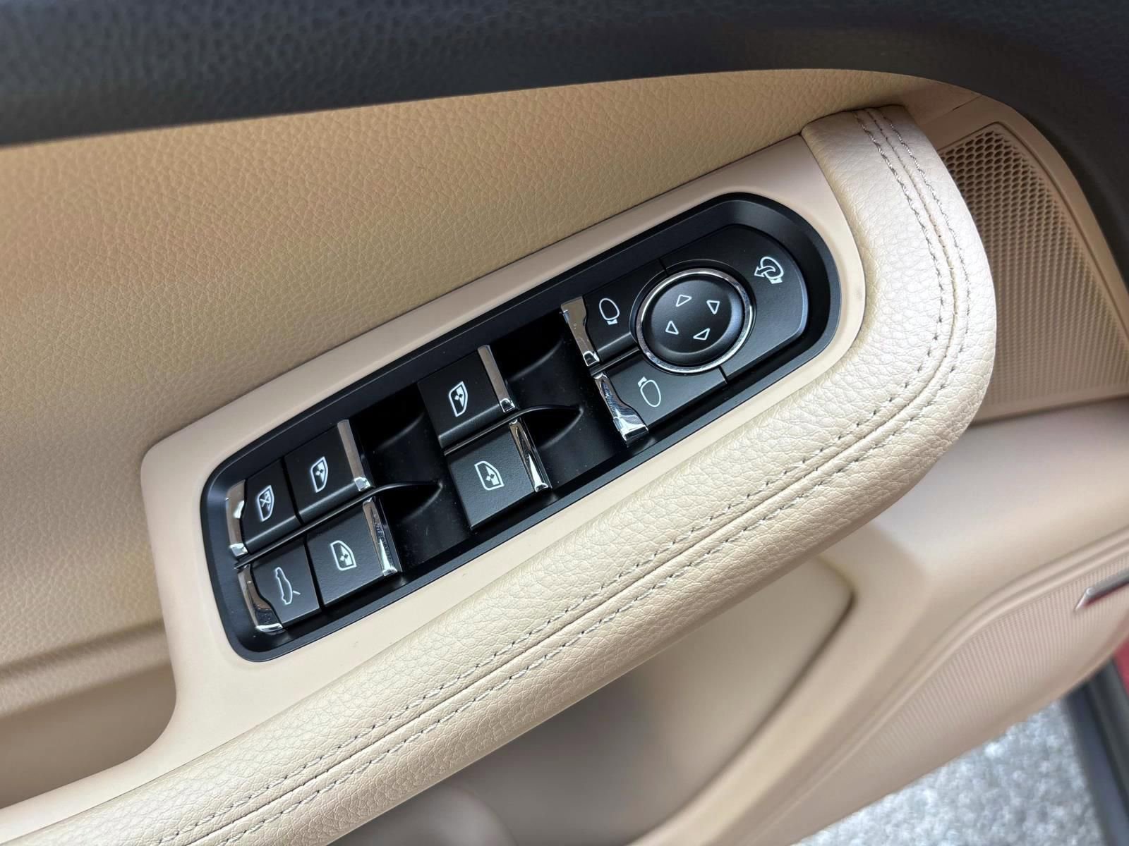 Used 2026 Porsche Macan image 24