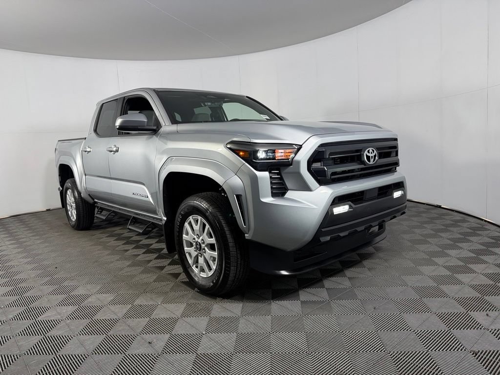 Used 2025 Toyota Tacoma SR5 AWD/4WD image 4