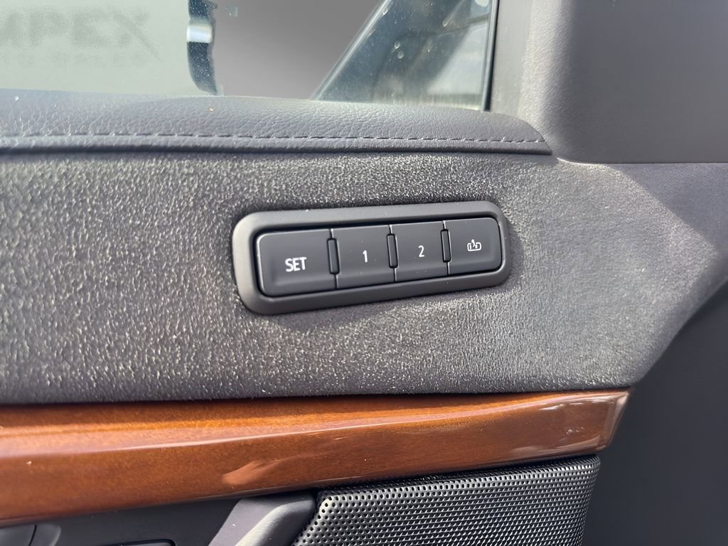 Used 2020 Cadillac Escalade Luxury image 11