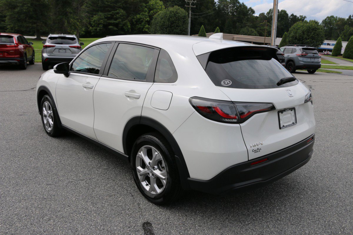 Used 2025 Honda HR-V LX image 3