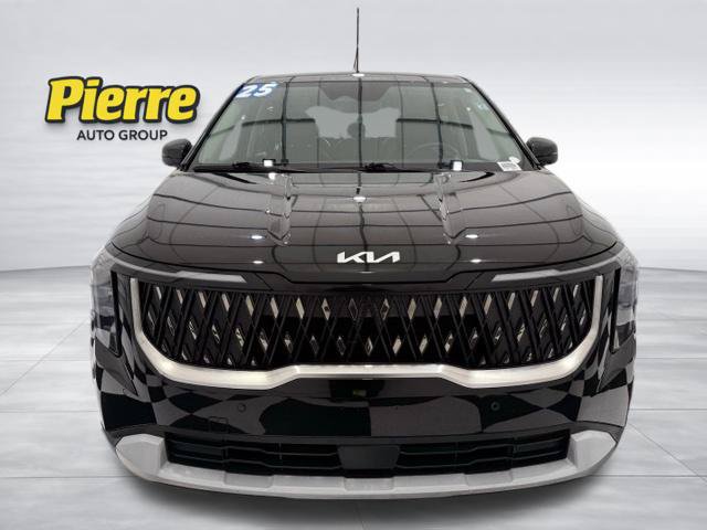 Used 2025 Kia Carnival FWD image 8