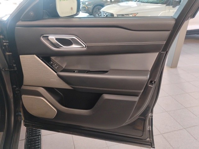 Used 2018 Land Rover Range Rover Velar R-Dynamic HSE image 17