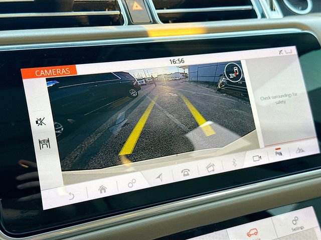 Used 2020 Land Rover Range Rover HSE image 34