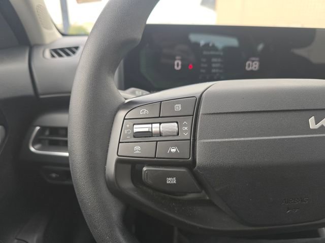 Used 2025 Kia K4 LXS image 19