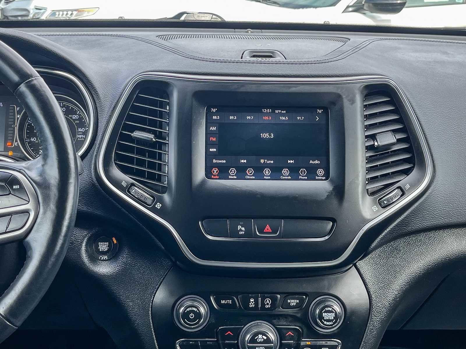 Used 2019 Jeep Cherokee Latitude Plus w/ Comfort/Convenience Group image 12