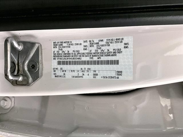 Used 2017 Ford Escape Titanium w/ Equipment Group 301A AWD/4WD image 33
