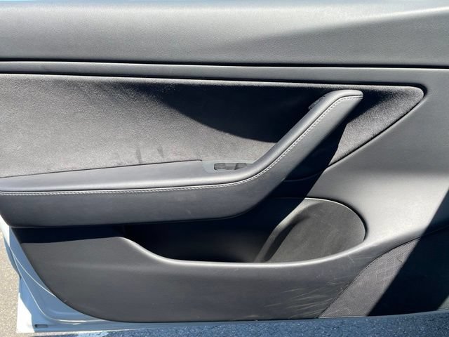 Used 2020 Tesla Model 3 Standard Range Plus RWD image 9
