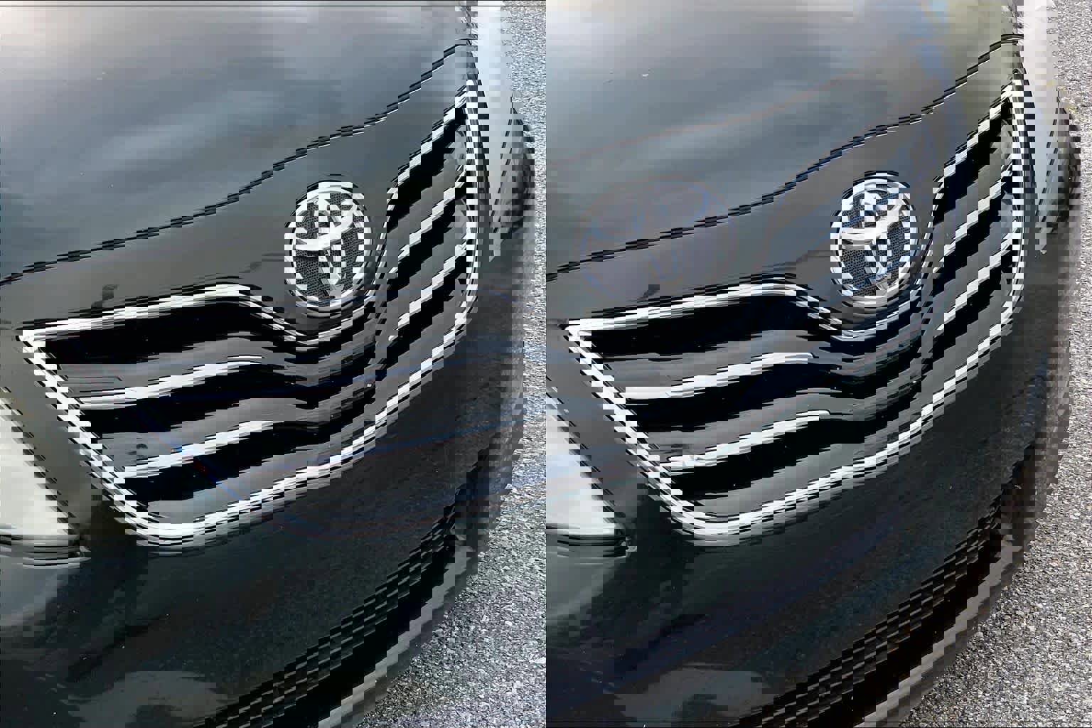 Used 2011 Toyota Camry XLE w/ XLE Extra-Value Pkg #1 FWD image 27