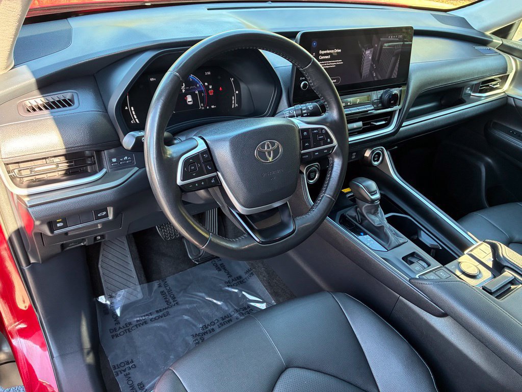 Used 2024 Toyota Grand Highlander AWD image 16