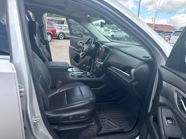 Used 2019 Chevrolet Traverse LT w/ LT Premium Package AWD/4WD image 16