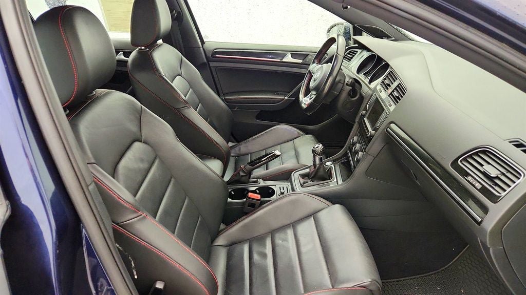 Used 2017 Volkswagen GTI SE FWD image 23