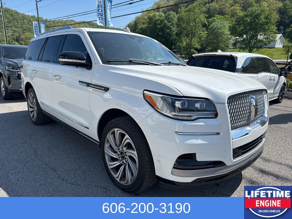 Used 2023 Lincoln Navigator Reserve AWD/4WD image 4