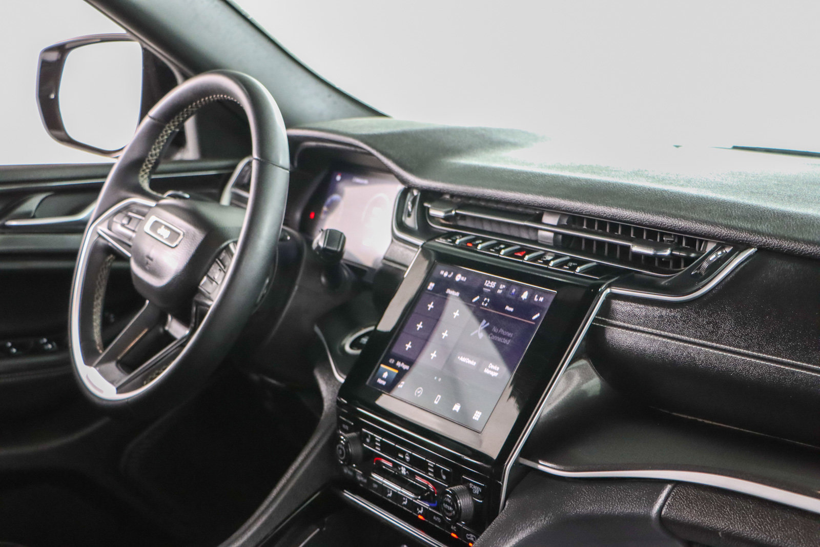 Used 2023 Jeep Grand Cherokee Altitude image 25