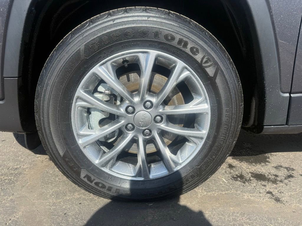Used 2022 Jeep Cherokee Latitude Lux w/ Mopar Interior Package AWD/4WD image 9