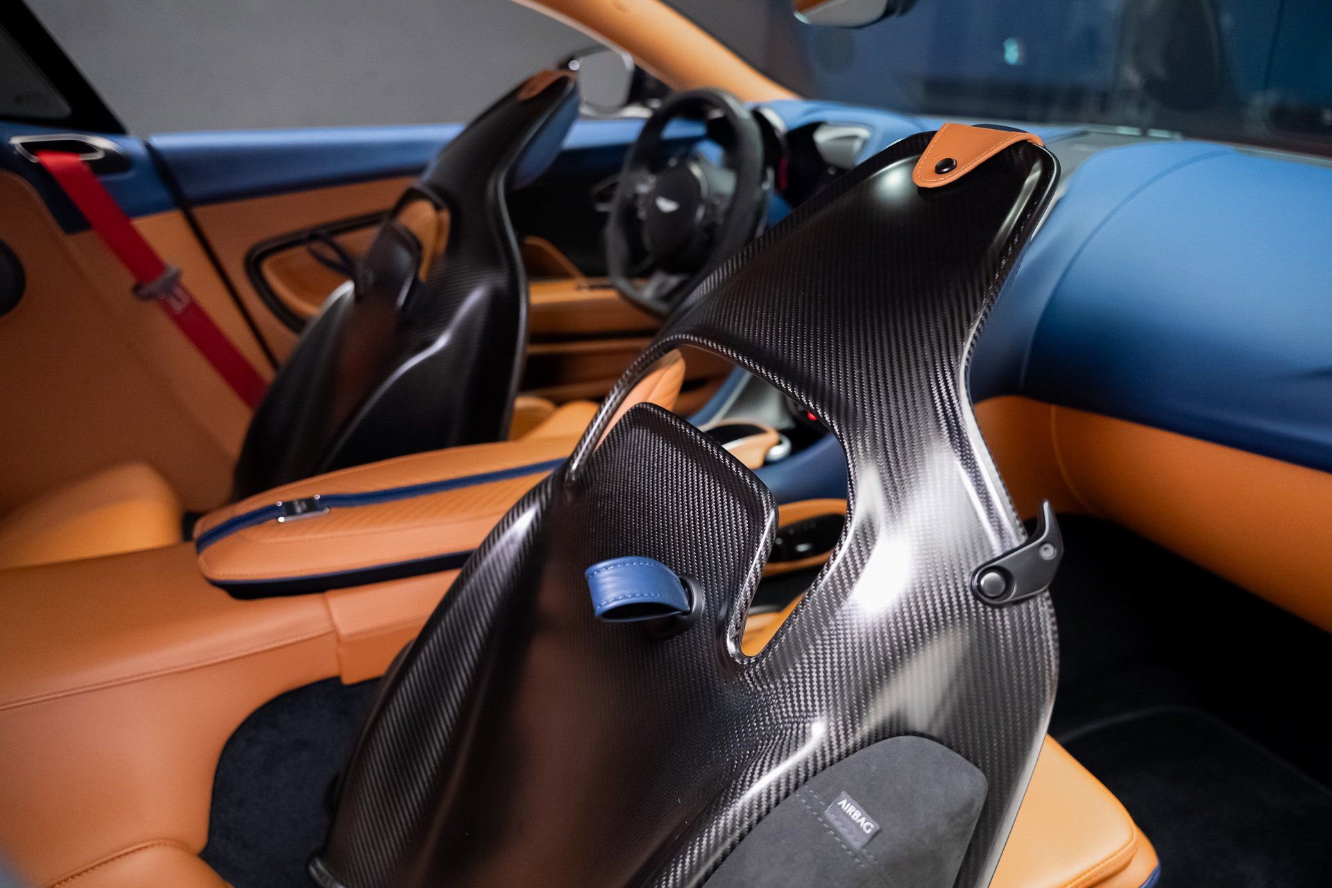 Used 2023 Aston Martin DBS Coupe image 73