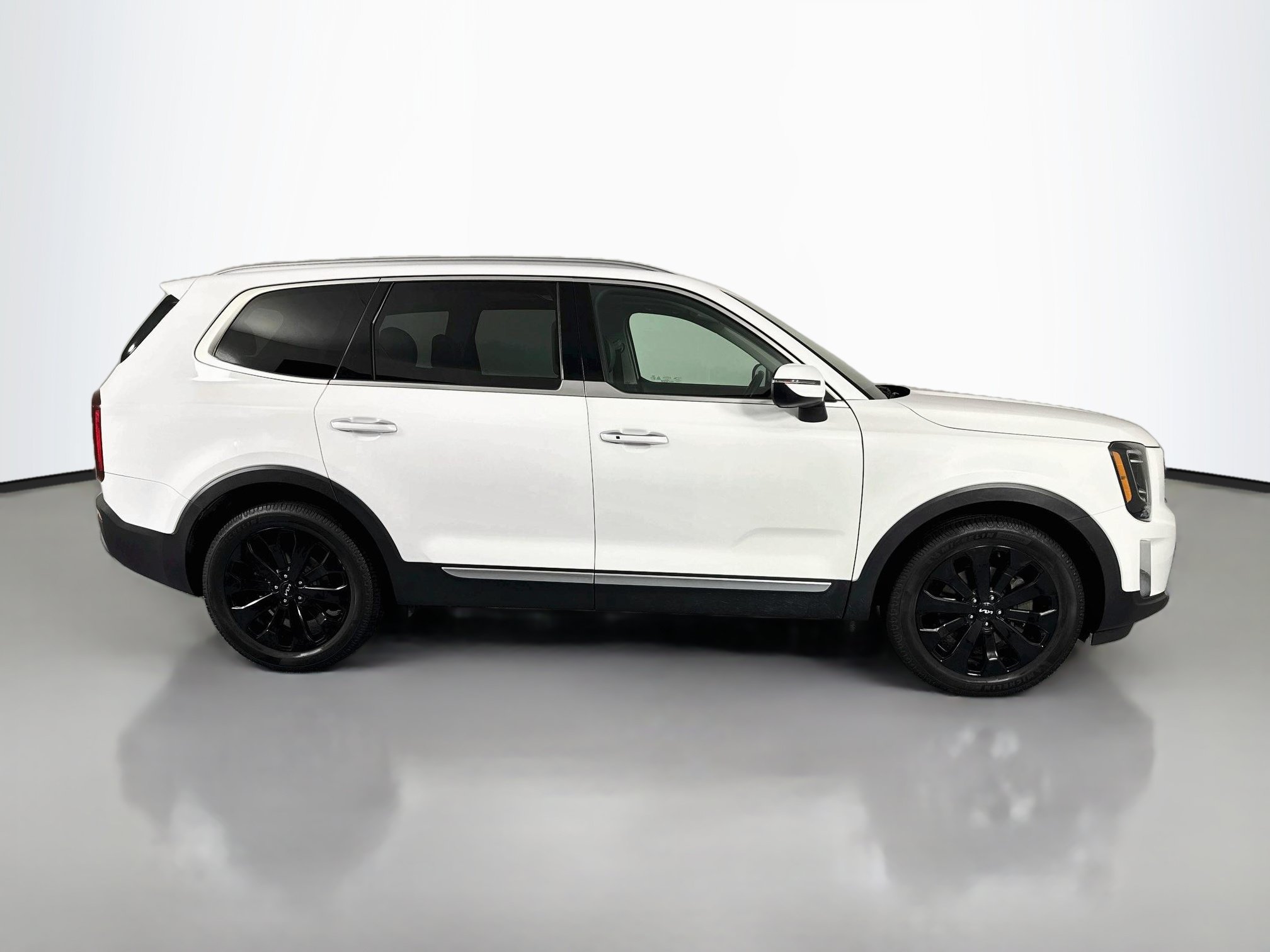 Used 2022 Kia Telluride S FWD image 4