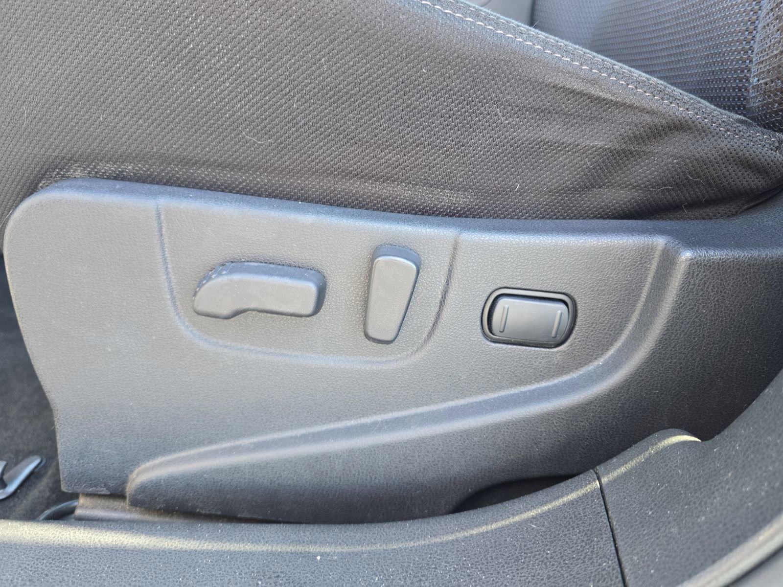 Used 2013 Nissan Rogue SV image 16