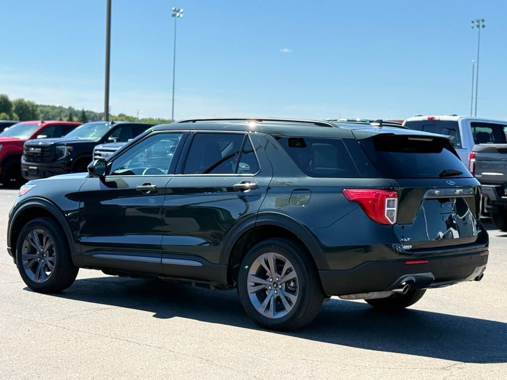 Used 2024 Ford Explorer XLT w/ Equipment Group 202A AWD/4WD image 36