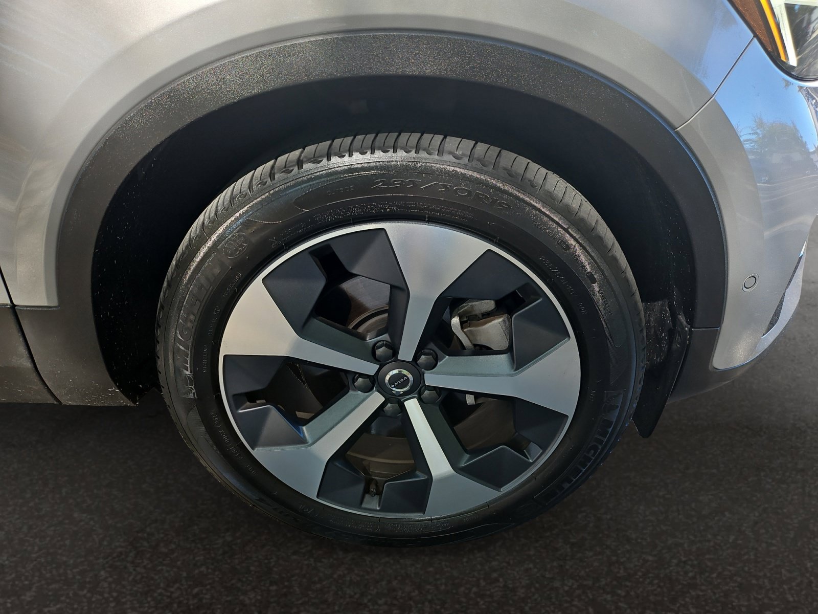 Used 2023 Volvo XC40 B5 Plus w/ Driver Assist Package AWD/4WD image 40