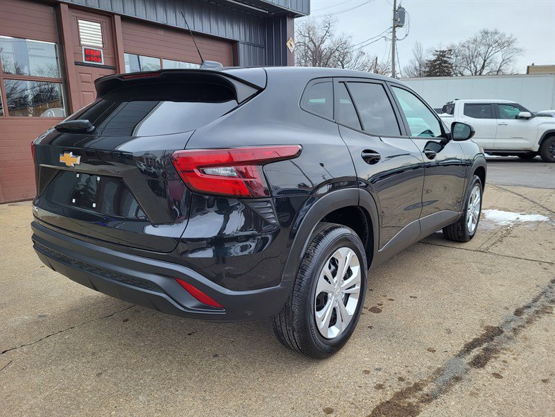 Used 2024 Chevrolet Trax LS image 7
