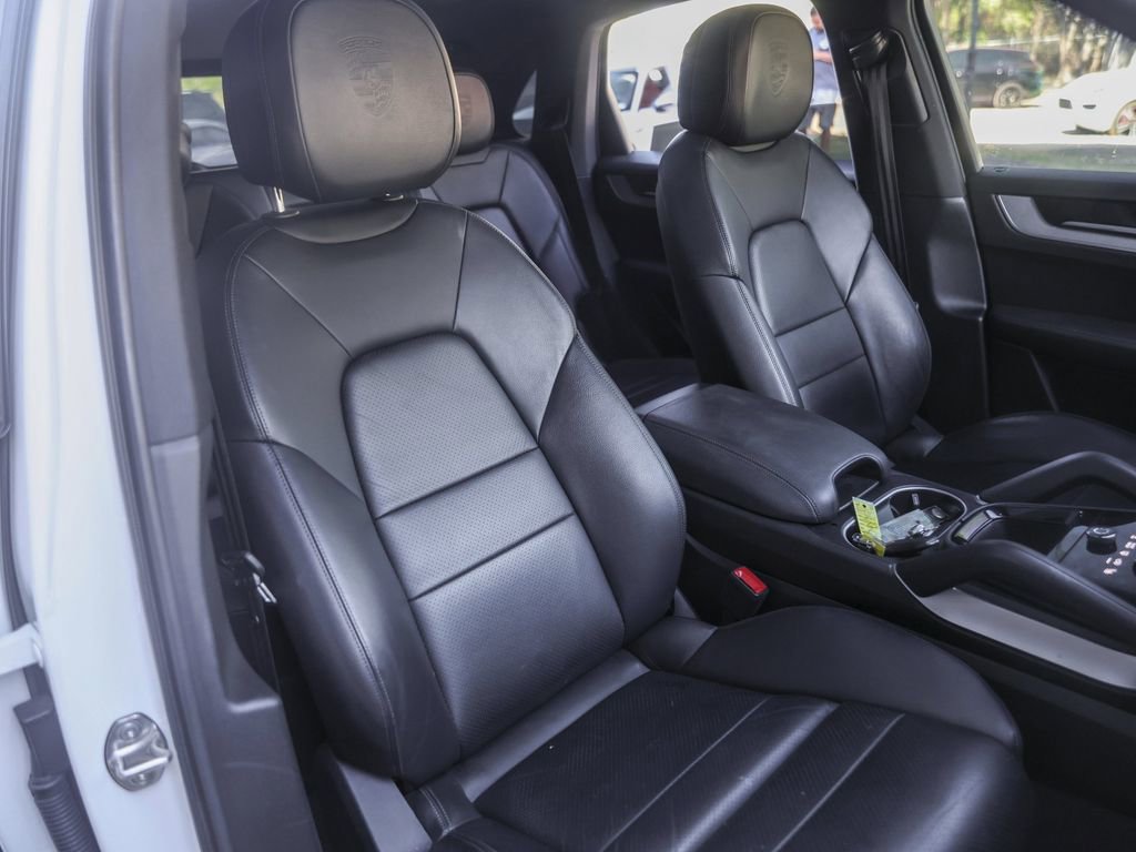 Certified 2024 Porsche Cayenne AWD/4WD image 37