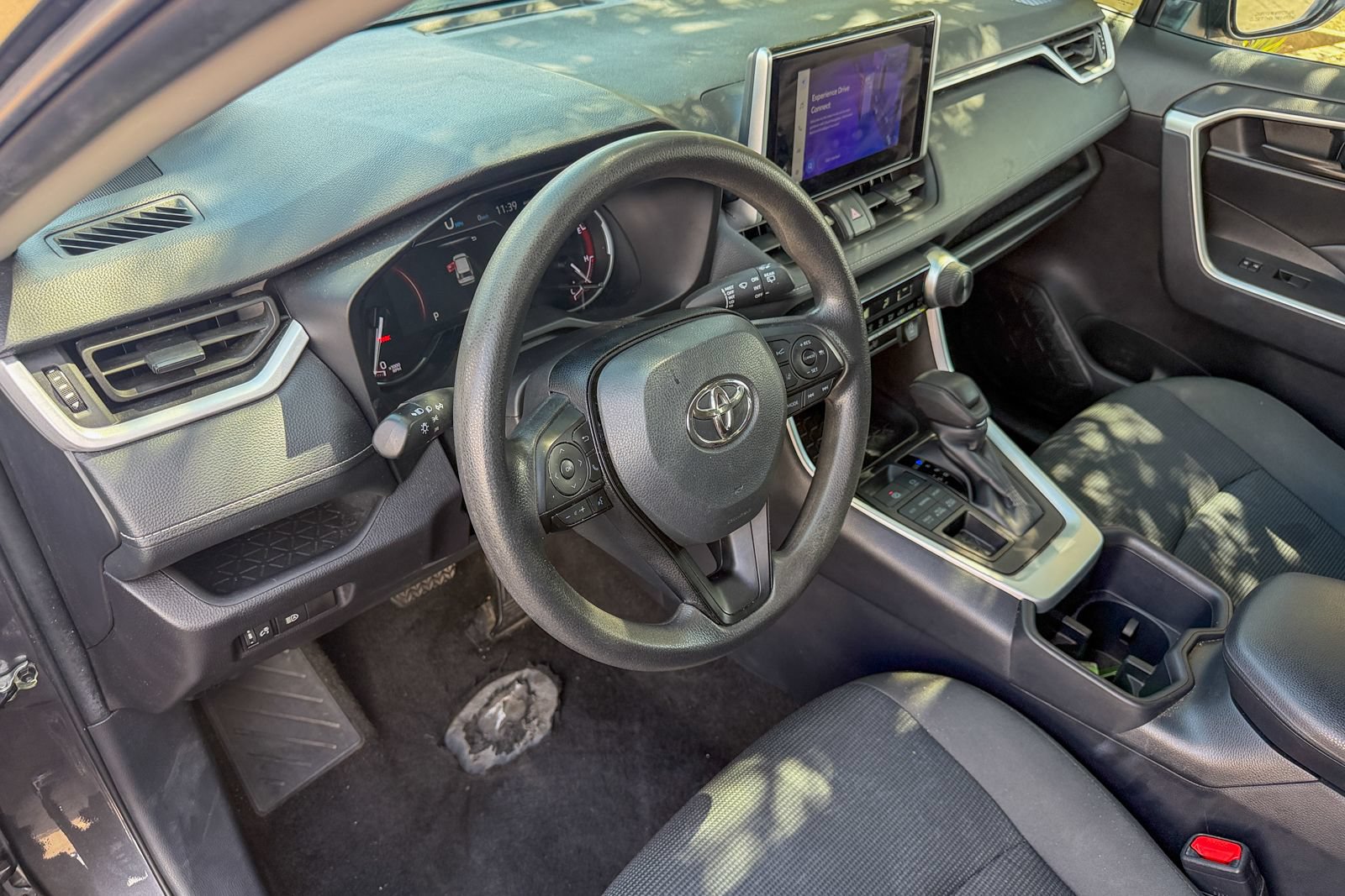 Used 2025 Toyota RAV4 LE AWD/4WD image 9