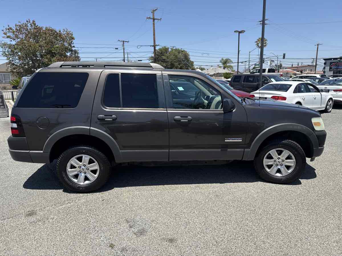 Used 2006 Ford Explorer XLT RWD image 5