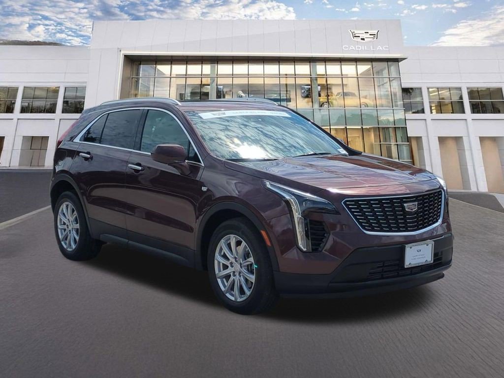 Certified 2023 Cadillac XT4 Luxury w/ Cold Weather Package image 3