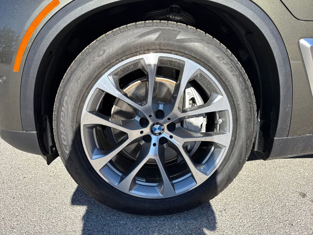 New 2026 BMW X5 xDrive50e w/ Climate Comfort Package image 9