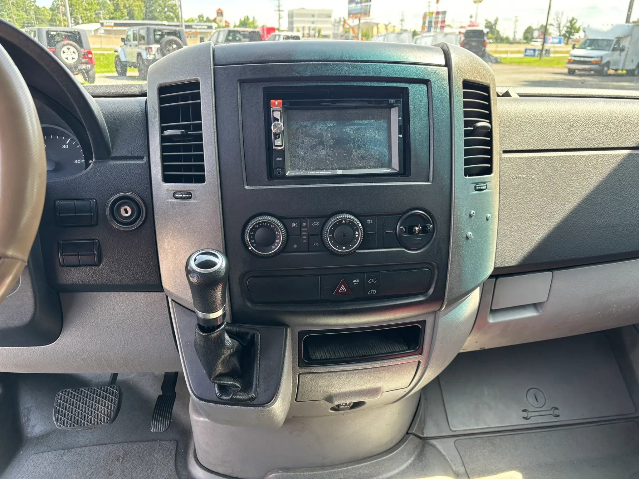 Used 2014 Freightliner Sprinter 2500 RWD image 14