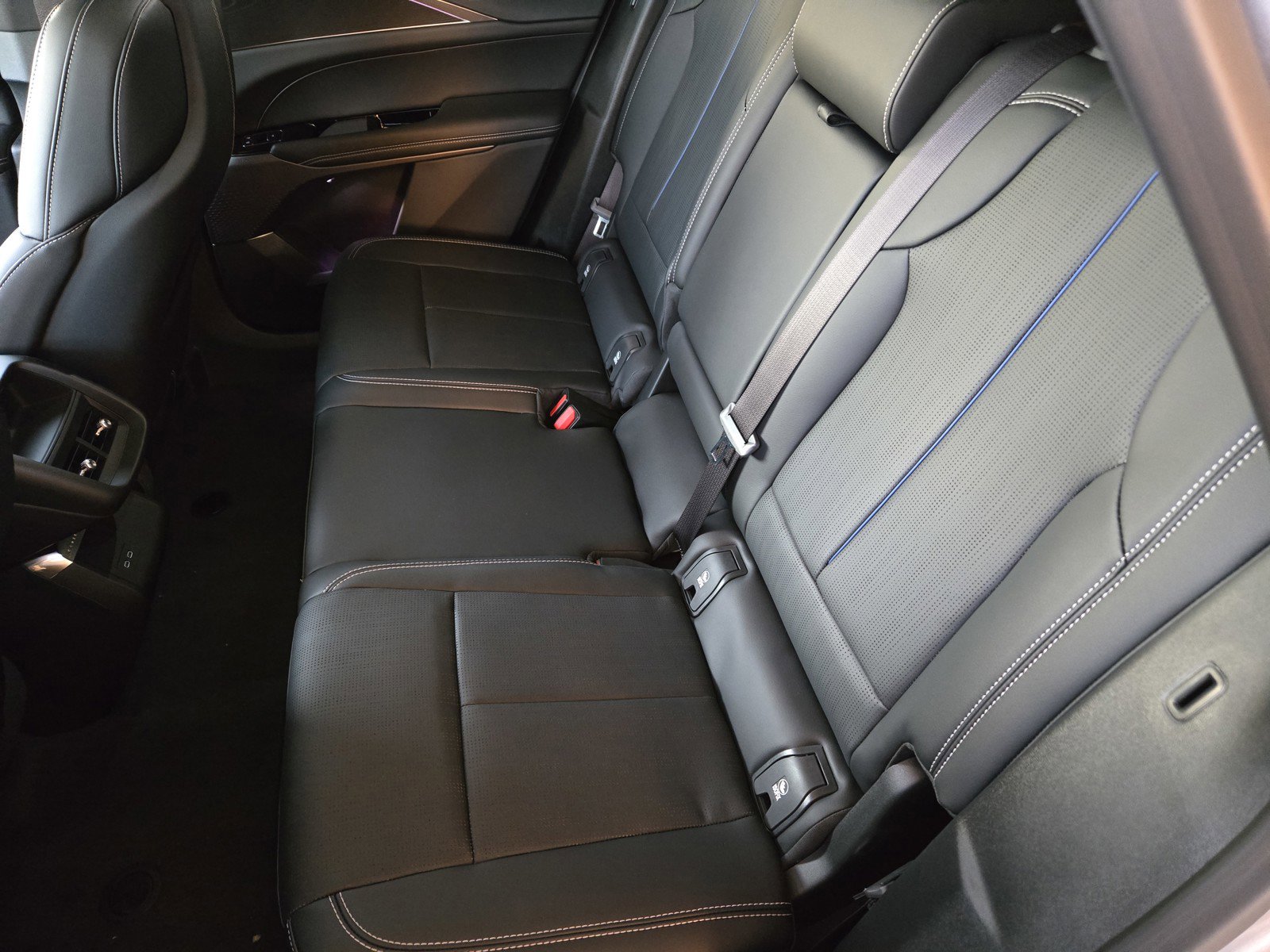 New 2025 Cadillac Lyriq Sport image 6