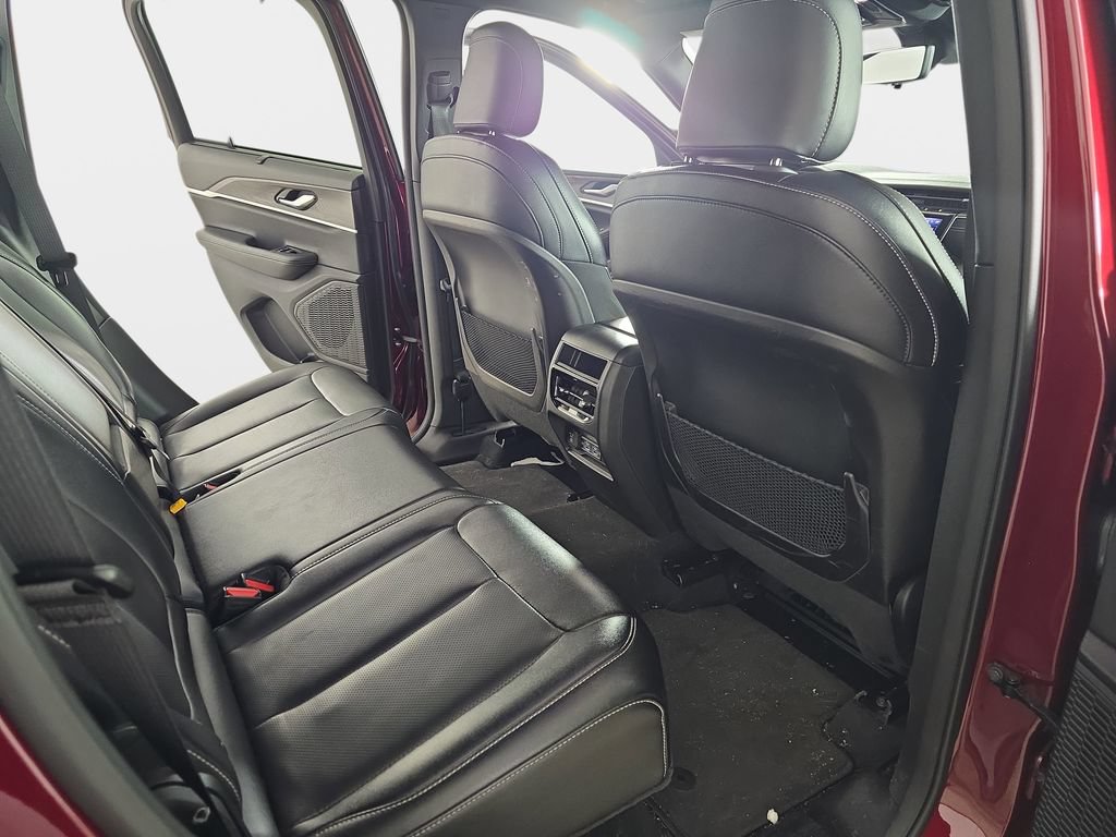 Used 2024 Jeep Grand Cherokee Limited w/ Luxury Tech Group II AWD/4WD image 12