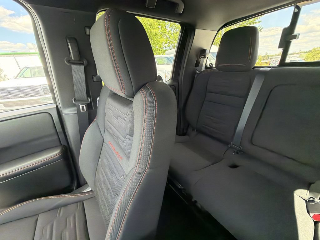 Used 2025 Nissan Frontier PRO-4X AWD/4WD image 14