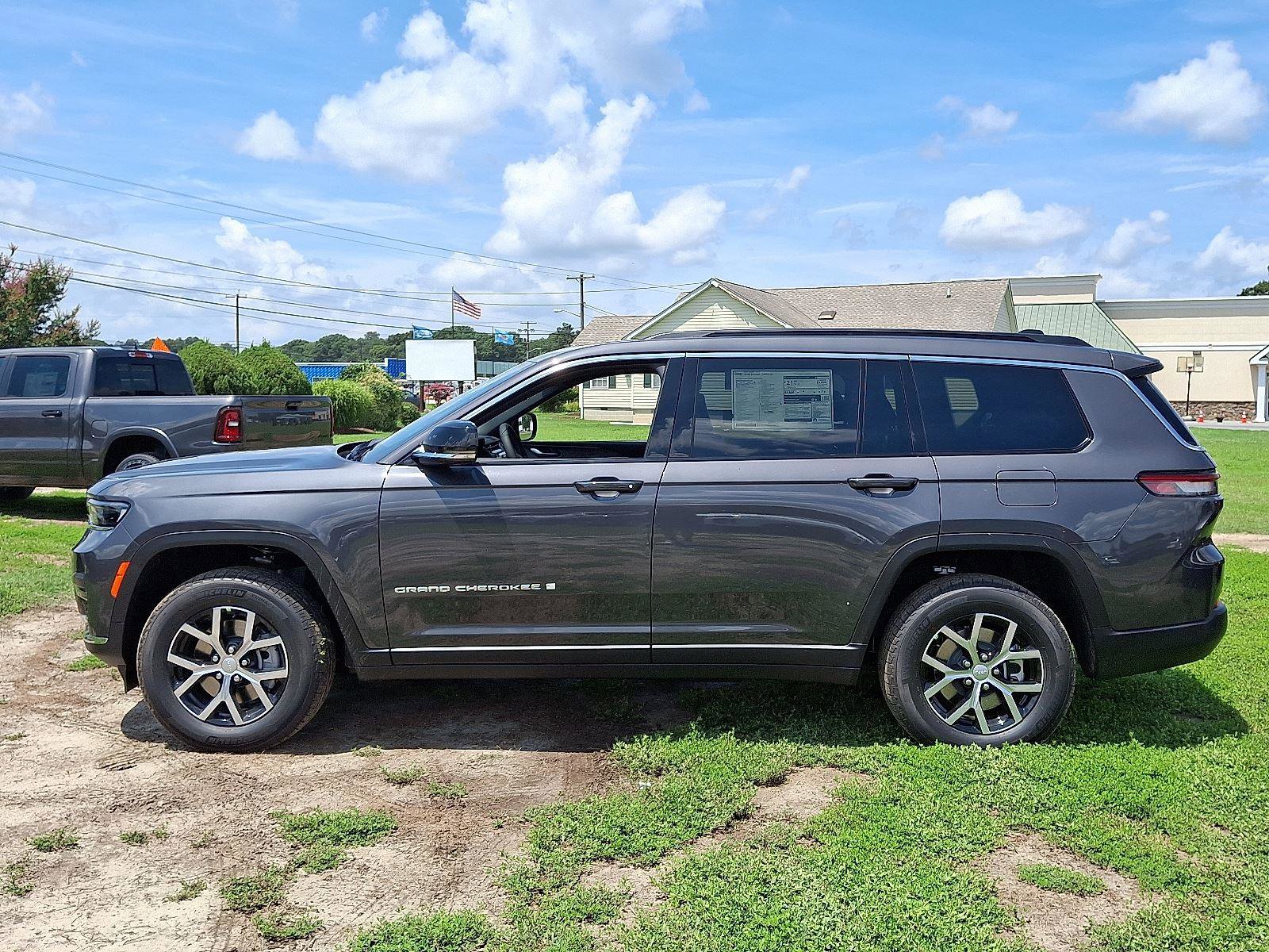 New 2025 Jeep Grand Cherokee L Limited image 5